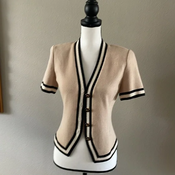 St. John Beige Short Sleeve Sweater luxury - Picture 16 of 16